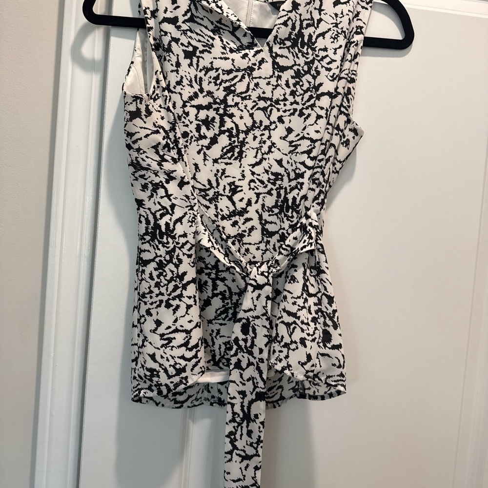 Banana Republic Monochrome Patterned Top